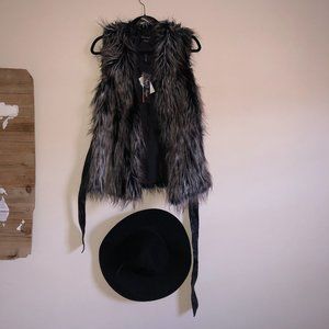🏷 New With Tags: Charlie Paige Faux Fur Vest (size S/M)